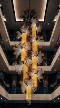 Ý TƯỞNG ĐÈN CHÙM TRANG TRÍ THÔNG TẦNG