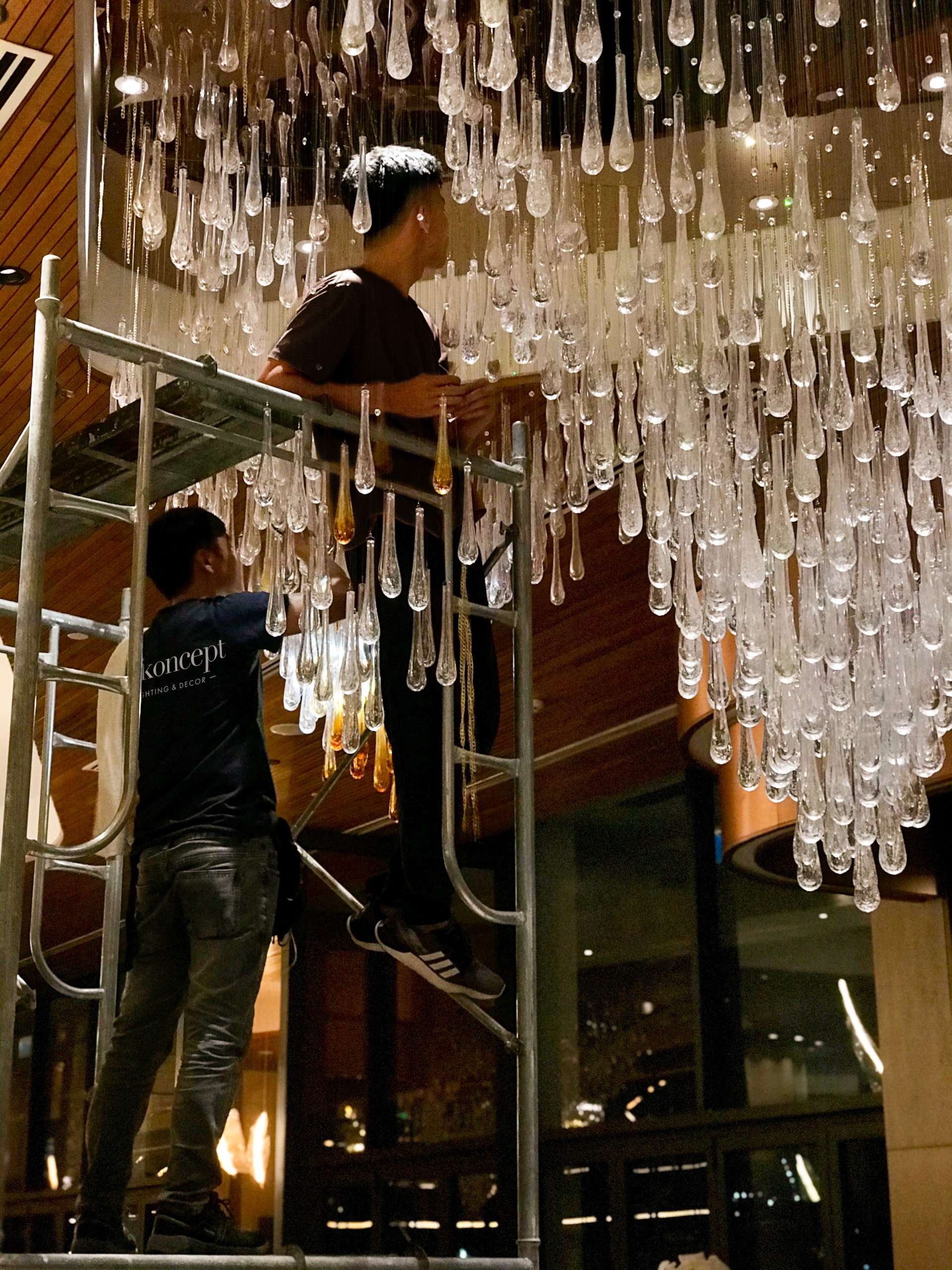 CÁC THAO TÁC VỆ SINH ĐÈN CHÙM TRANG TRÍ