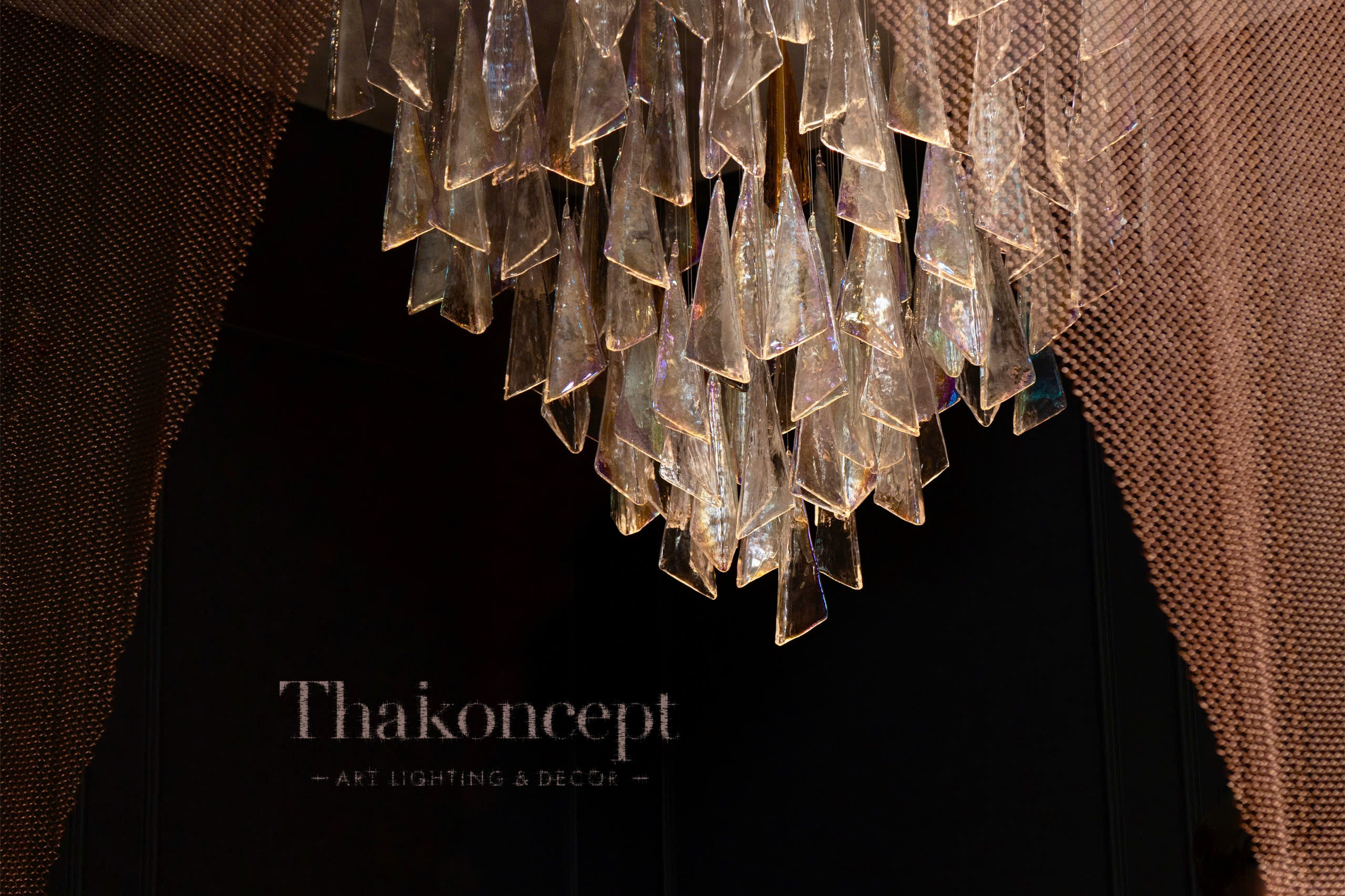 ĐÈN CHÙM TRANG TRÍ - BÍ QUYẾT CHO KHÔNG GIAN HOÀN MỸ